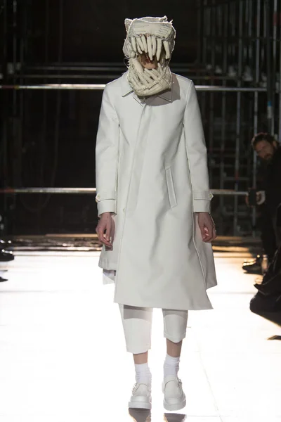 Look 32